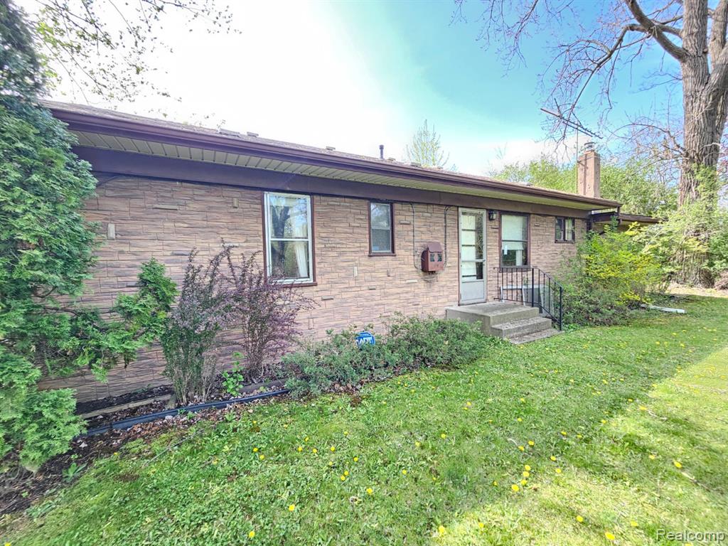43770 North Avenue, Clinton Twp, MI 48036 — Photo 2