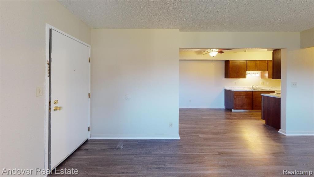 3021 N POINTE Drive, Jackson, MI 49202 — Photo 5