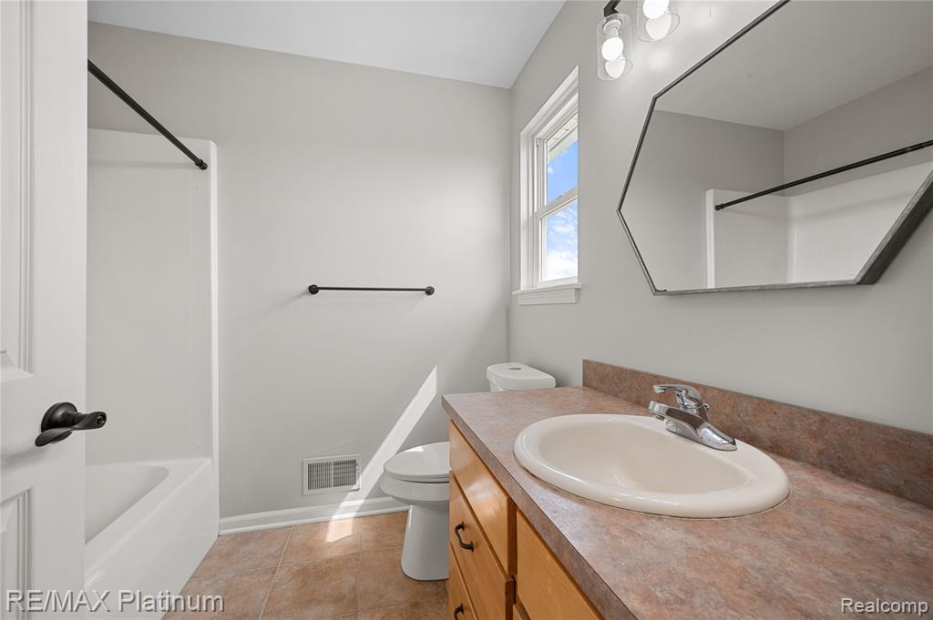 6327 Saint Charles Pass, Swartz Creek, MI 48473 — Photo 23