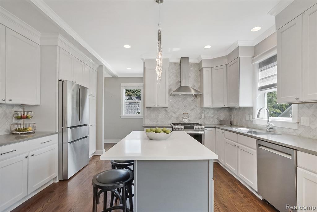 902 FERNWOOD Road, Royal Oak, MI 48067 — Photo 12
