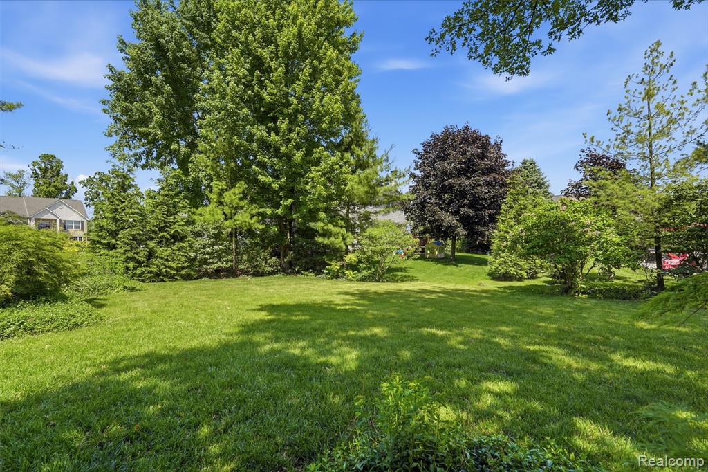1174 Horseshoe Drive, South Lyon, MI 48178 — Photo 32