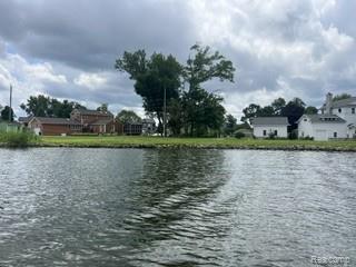 9510 Buckingham, White Lake, MI — front exterior