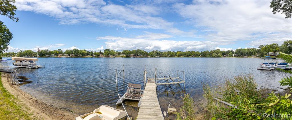 5914 Pleasant Drive, Waterford, MI 48329 — Photo 44