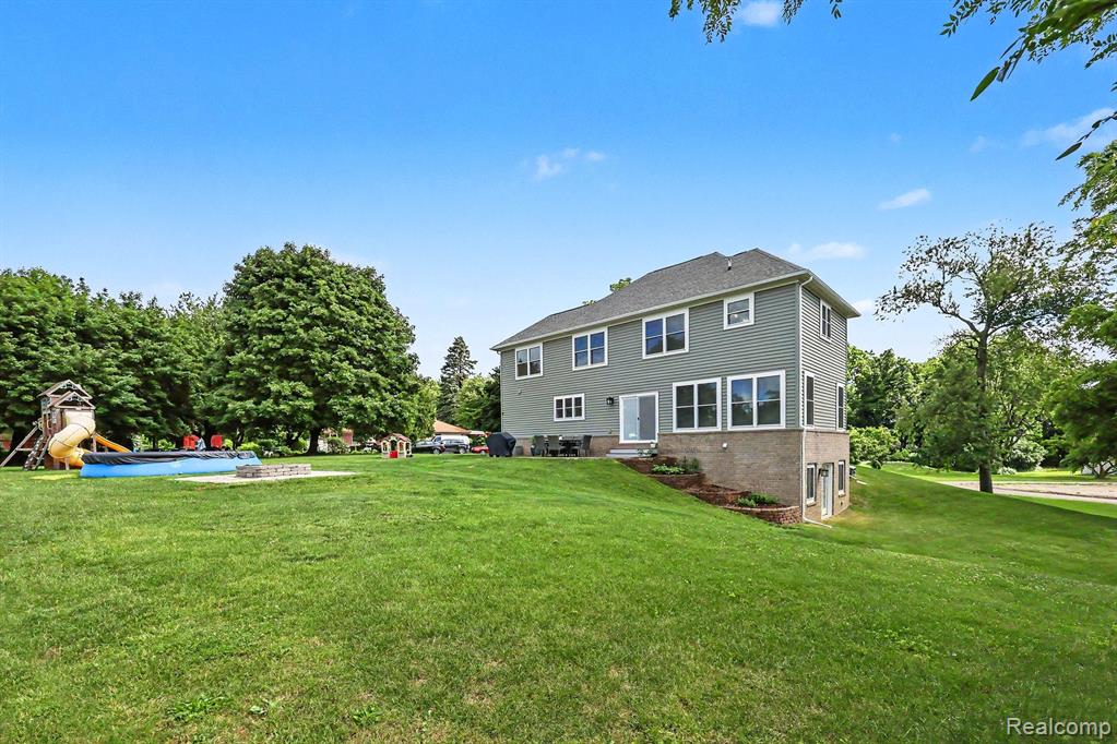 1660 Winthrop Road, Bloomfield, MI 48302 — Photo 35
