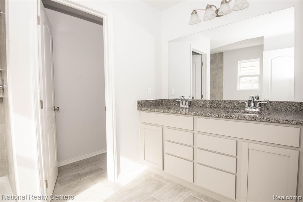 10465 Valley Drive, Goodrich Vlg, MI — Photo 21