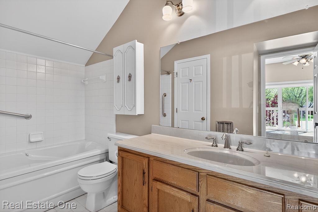 42660 Elizabeth Place, Clinton Twp, MI 48038 — Photo 36