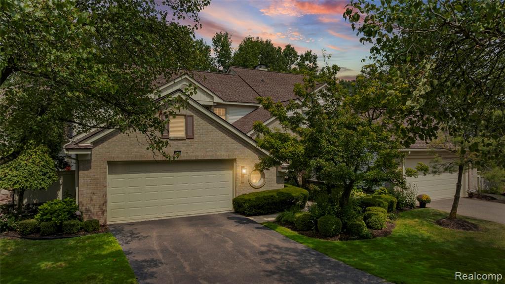 7277 Simsbury Drive, West Bloomfield, MI — Photo 2