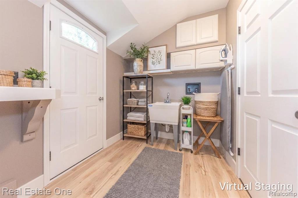 912 N Wixom Road, Wixom, MI 48393 — Photo 16
