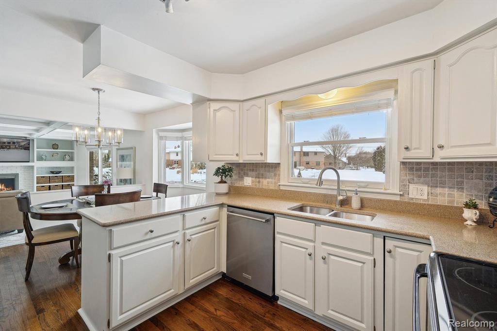 15946 WINCHESTER Drive, Northville, MI 48168 — Photo 18