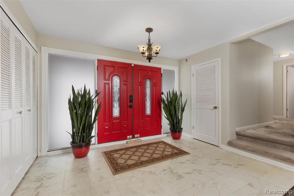 25376 Lyncastle Street, Farmington, MI, 48336