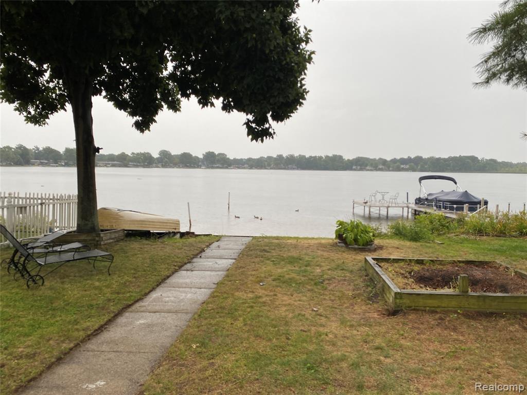 7825 Elizabeth Lake Rd Beach, Waterford, MI 48327 — Photo 2