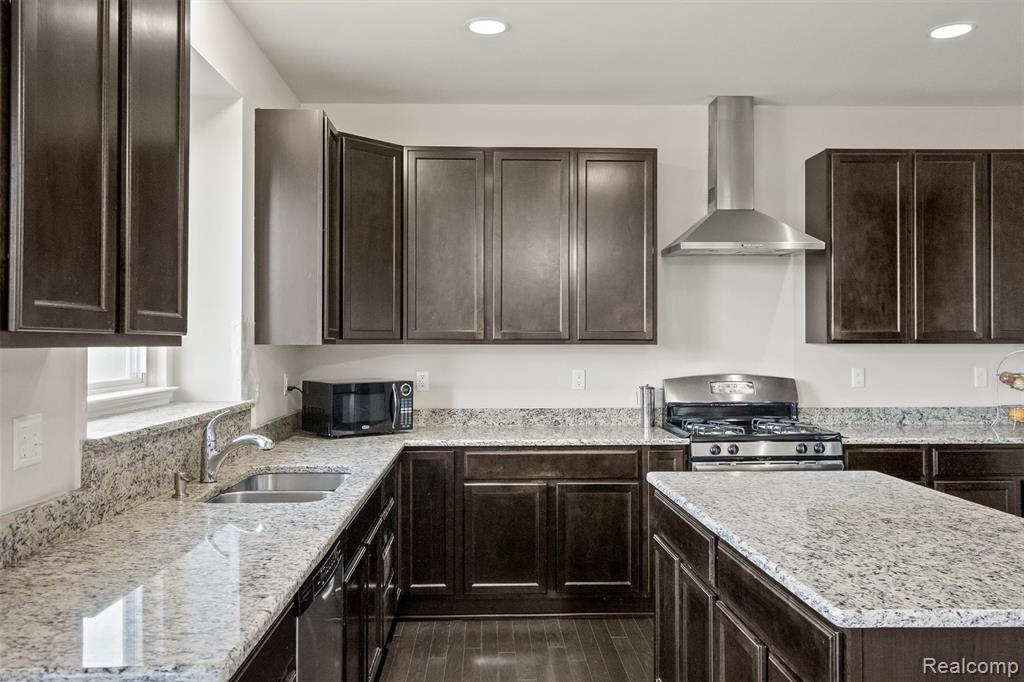 4882 E Stonegate Circle, Lake Orion, MI — Photo 13