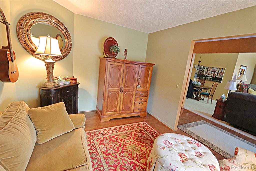 35053 KNOLLWOOD Lane, Farmington Hills, MI 48335 — Photo 26