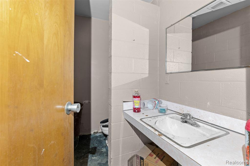 7001 Wyoming Avenue, Dearborn, MI 48126 — Photo 34