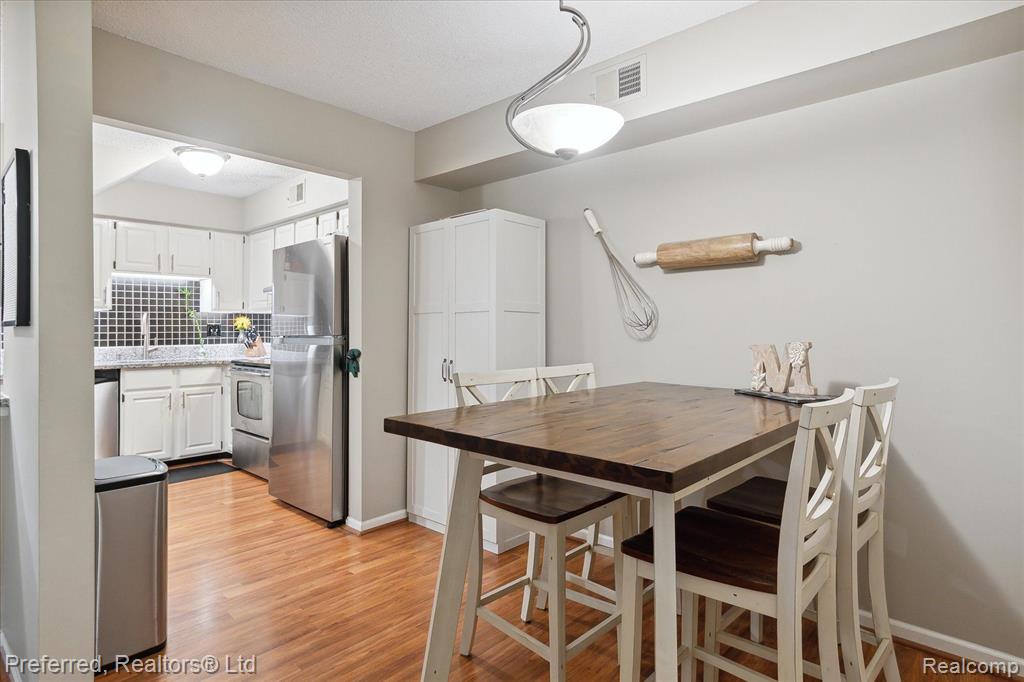 262 PINEWOOD Drive, Plymouth, MI 48170 — Photo 12