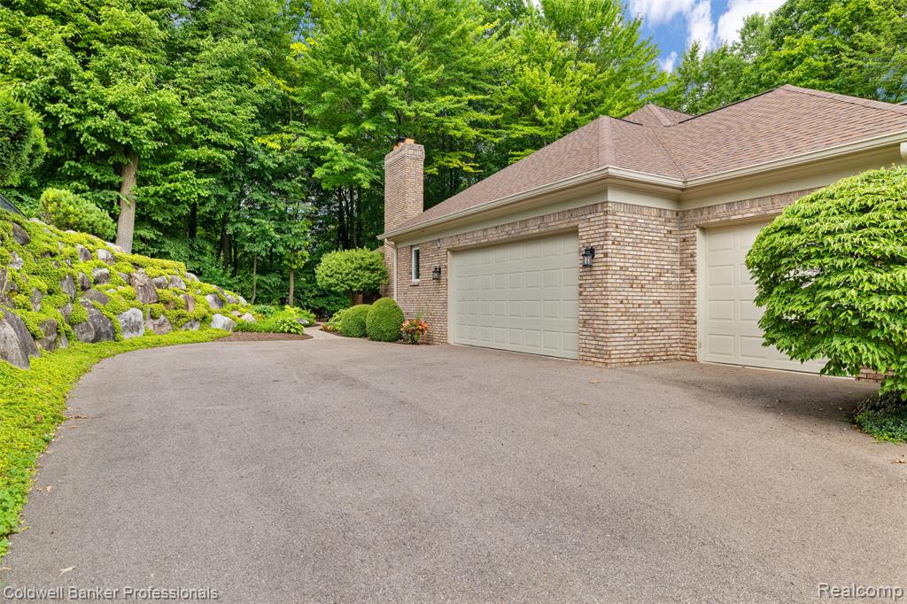 8661 DEERWOOD Road, Clarkston, MI 48348 — Photo 6