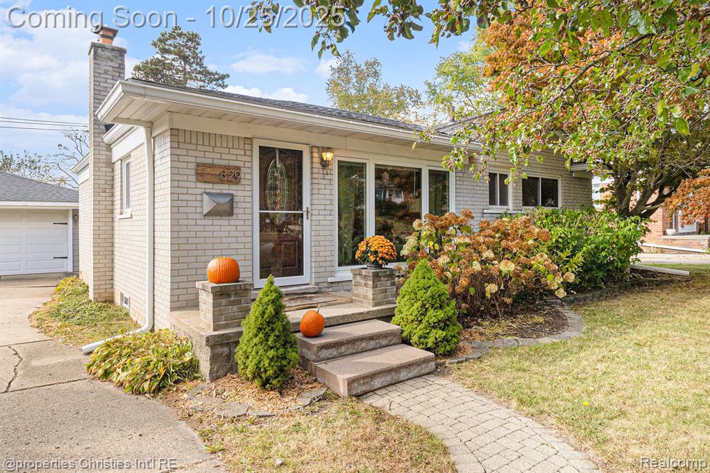 829 Duke, Milford, MI 48381 — Photo 2