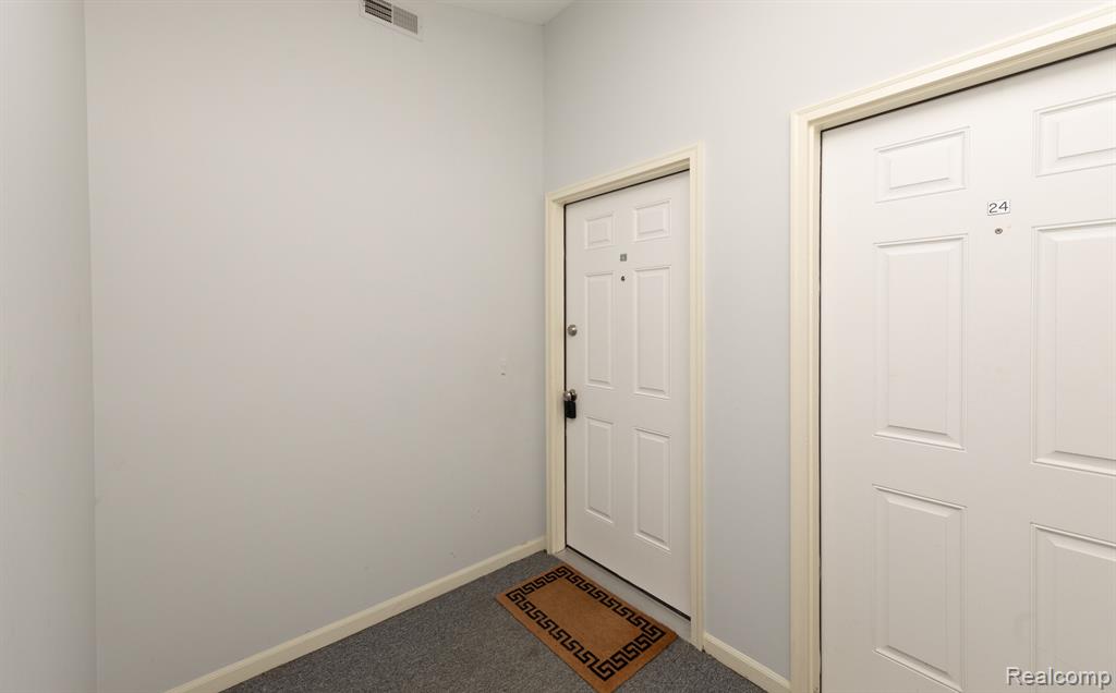 6600 TRILLIUM VILLAGE Lane, 23, Clarkston, MI — Photo 5