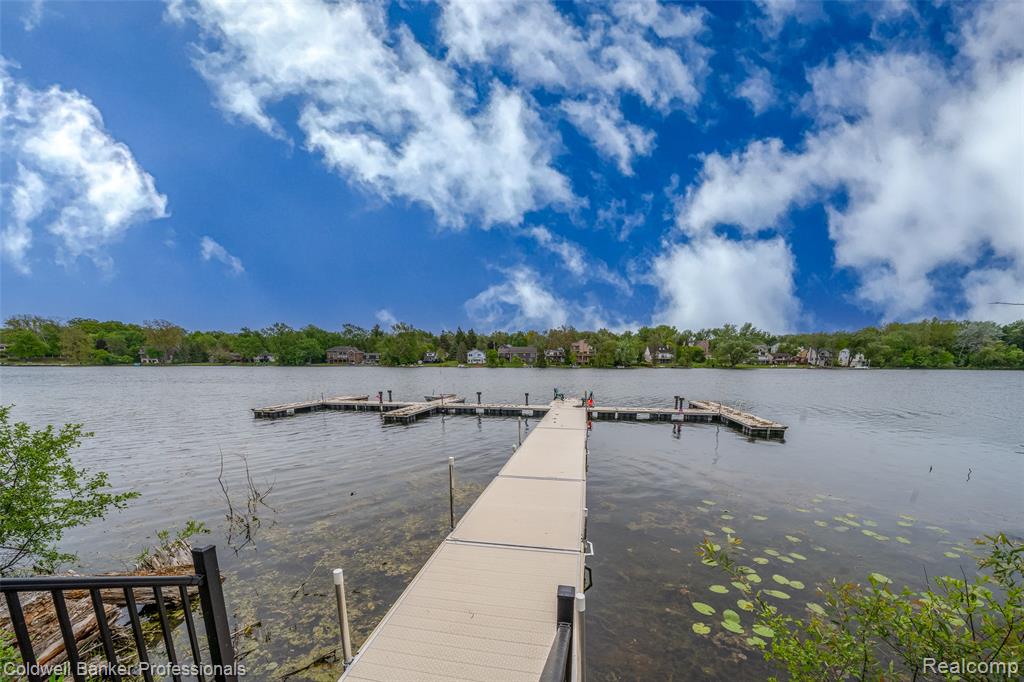 6560 Pleasant Lake Court, 11, West Bloomfield, MI — Photo 5