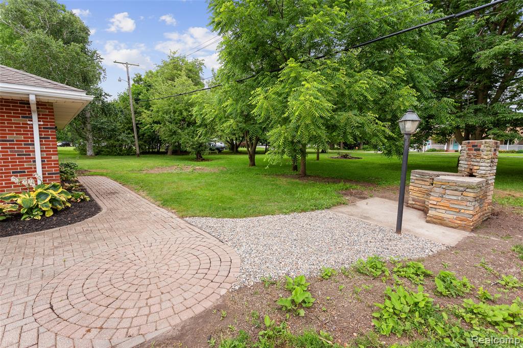 4408 S Lake Drive, Newport, MI 48166 — Photo 32