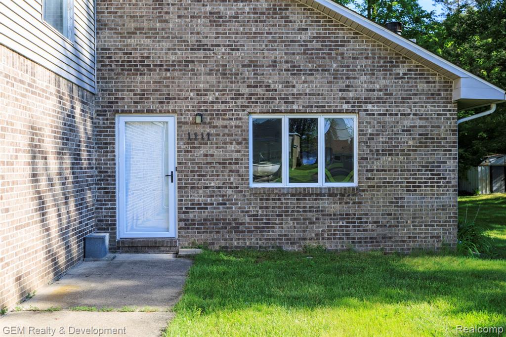 1111 Sarah Road, Pinckney, MI 48169 — Photo 3