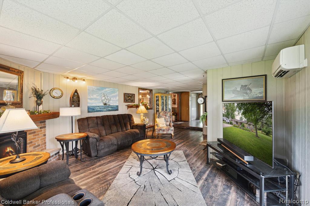 6479 W Court Street, Flint, MI 48532 — Photo 5