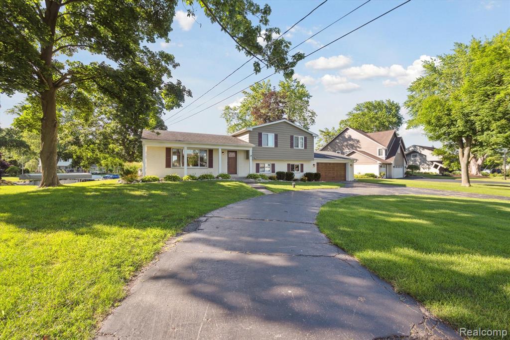 5100 Surfwood Drive, Commerce Twp, MI 48382 — Photo 2