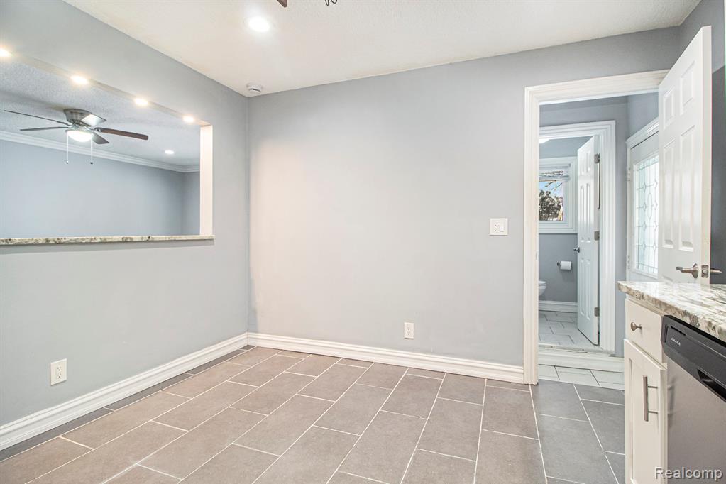 4018 Quillen Avenue, Waterford, MI 48329 — Photo 11