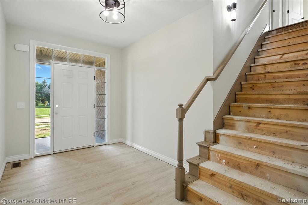 3201 ROMA COURT, Wixom, MI 48393 — Photo 6