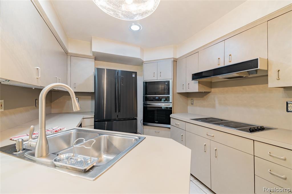 8063 Colony Drive, 1, Grosse Ile, MI 48138 — Photo 12