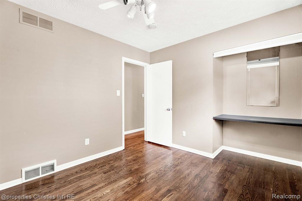 1700 MADDY Lane, Keego Harbor, MI 48320 — Photo 12
