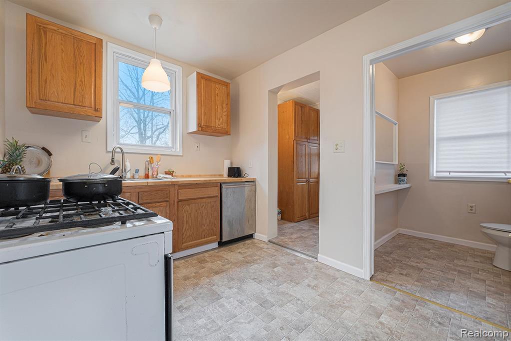 221 W Grixdale, Highland Park, MI 48203 — Photo 16