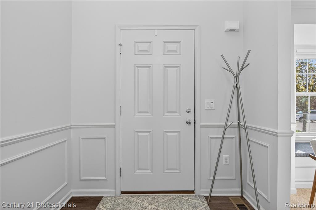 8871 Dover Court, Livonia, MI 48150 — Photo 5