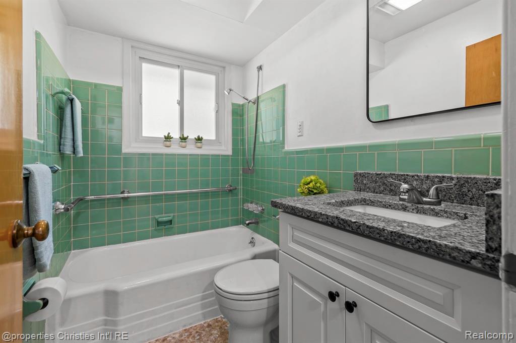 8009 Coventry Avenue, Grosse Ile, MI 48138 — Photo 22