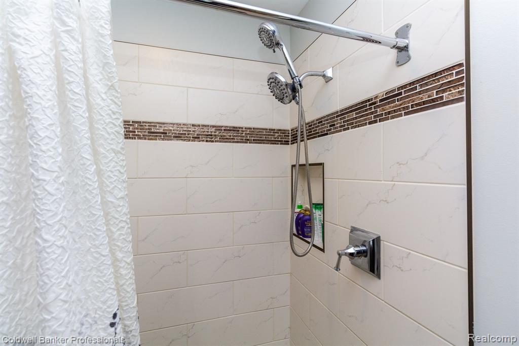 811 RAMSGATE Lane, Oxford, MI 48371 — Photo 27