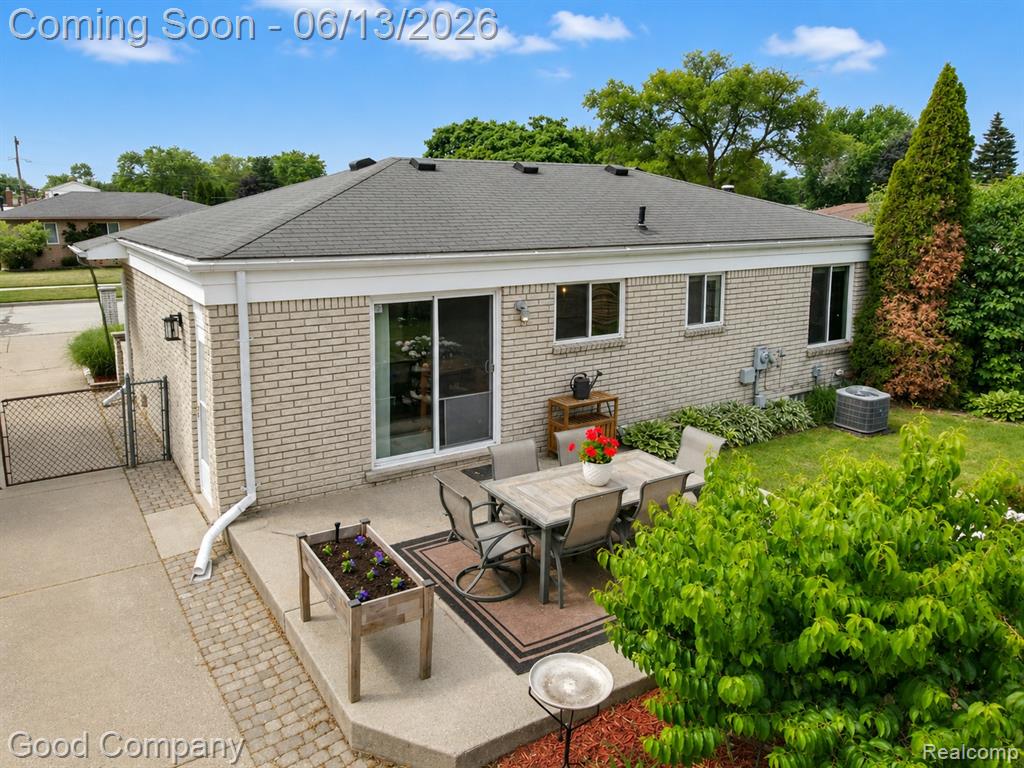 18489 Matthew Drive, Clinton Twp, MI 48035 — Photo 38