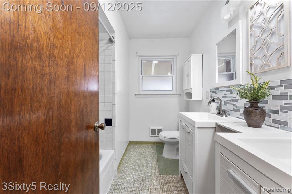 17541 Bodsford Drive, Woodhaven, MI 48183 — Photo 20