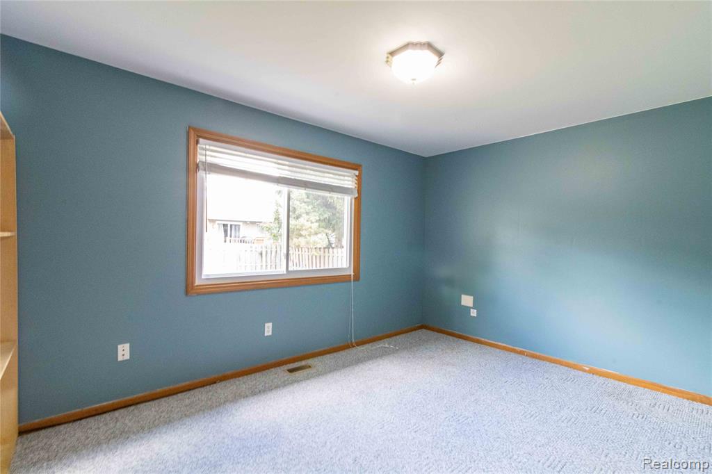 40216 Denbigh Drive, Sterling Heights, MI 48310 — Photo 25