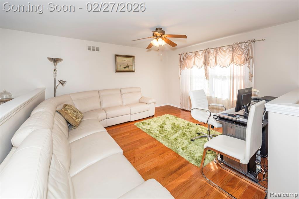 8203 Barrington Drive, Ypsilanti, MI 48198 — Photo 31