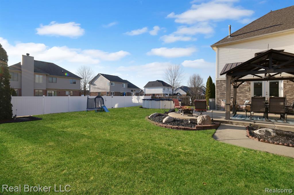 52391 WALNUT Drive, Chesterfield, MI 48047 — Photo 32