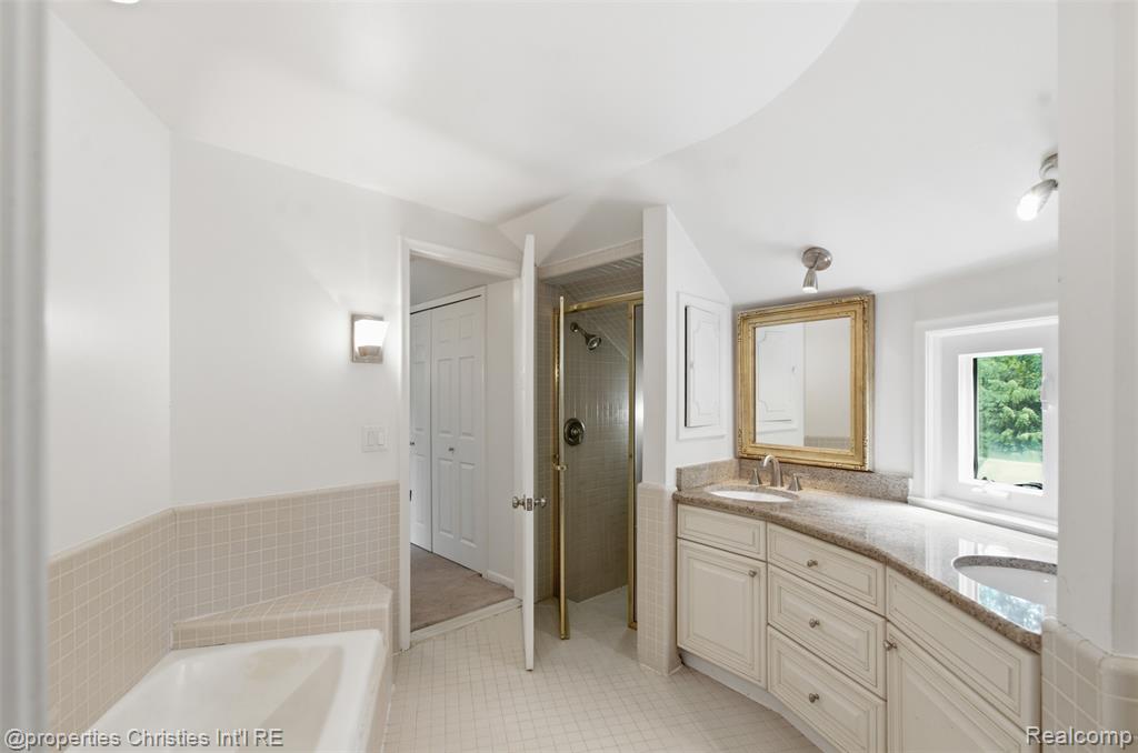 25310 Canterbury Road, Franklin, MI 48025 — Photo 33