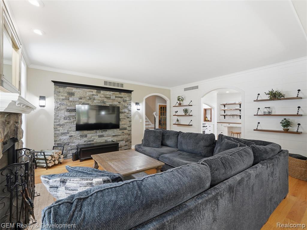 45625 W 9 Mile Road, Novi, MI — Photo 7