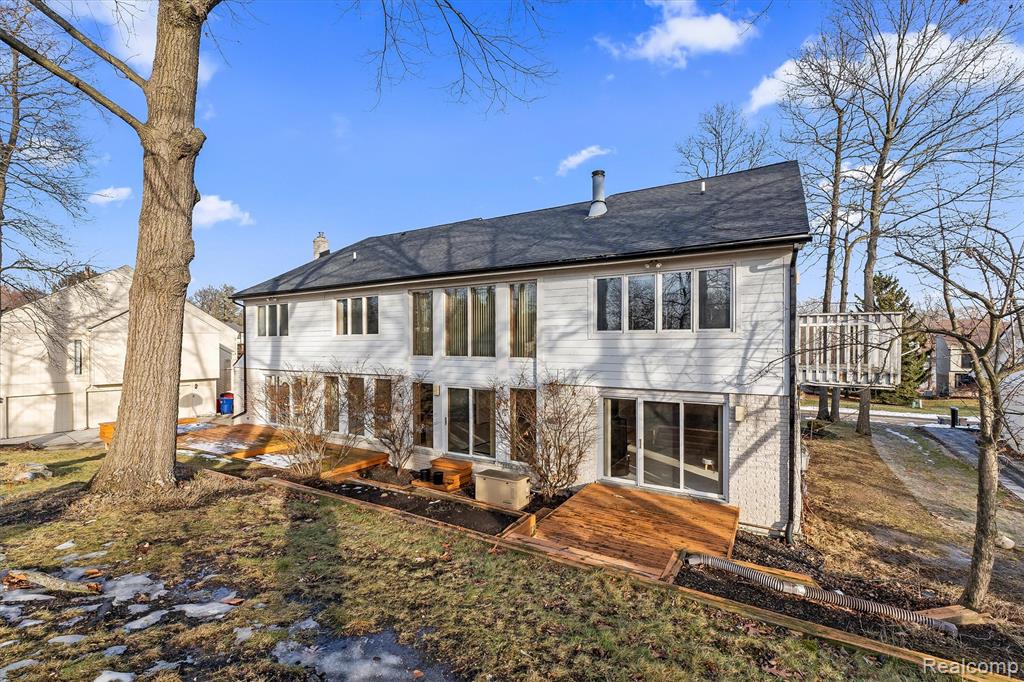 5322 Pond Bluff Drive, West Bloomfield, MI 48323 — Photo 45