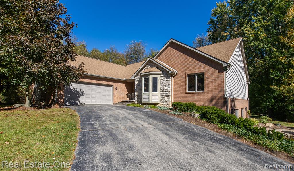 5690 White Lake Road, Clarkston, MI — Photo 2
