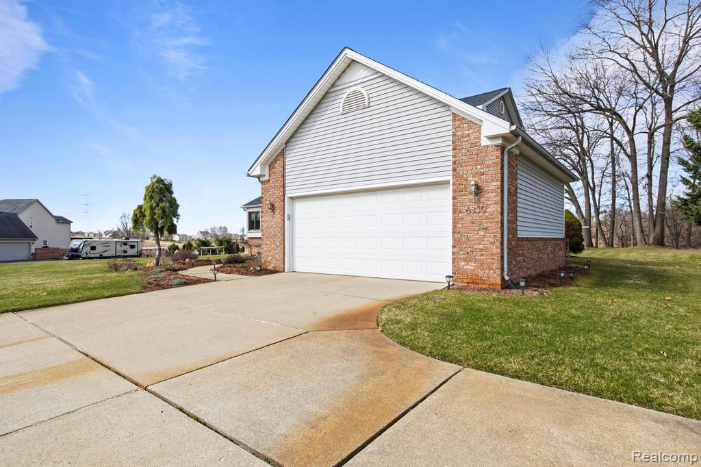 6330 STONEWOOD Drive, White Lake, MI 48383 — Photo 34