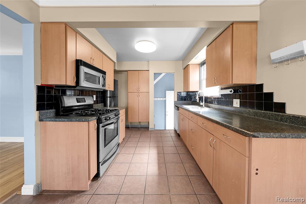 8272 Coolidge, Center Line, MI 48015 — Photo 13