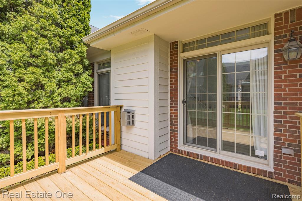 7382 Gateway Drive, West Bloomfield, MI — Photo 50