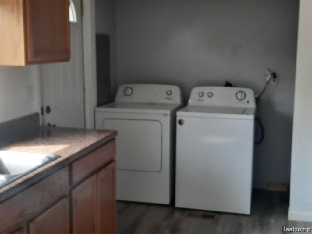 300 PARKSIDE Avenue, Holly, MI 48442 — Photo 22
