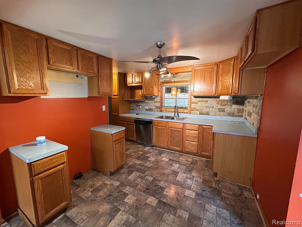 5324 SOUTHWAY Drive, Swartz Creek, MI 48473 — Photo 6