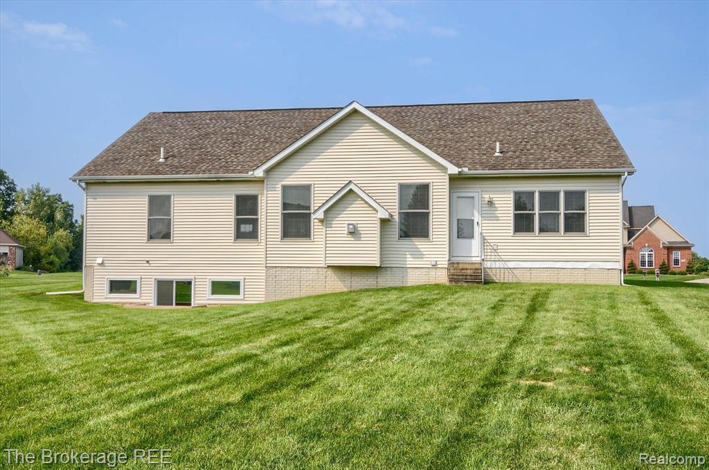 8441 MAPLEVIEW Drive, Davison, MI 48423 — Photo 3